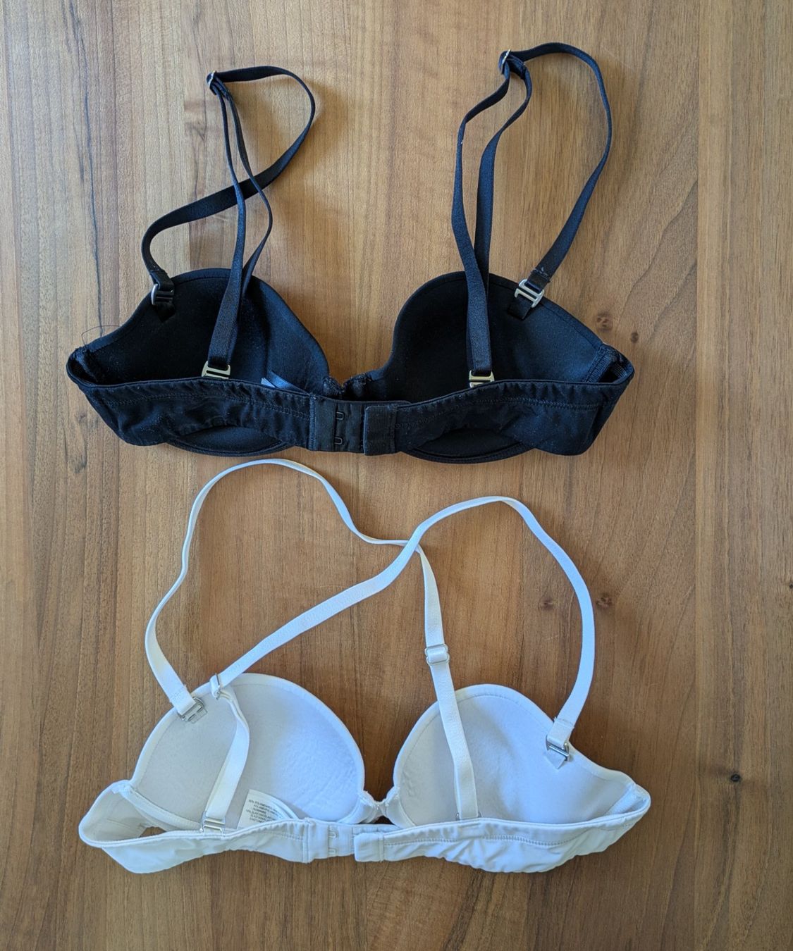 Calida Sonstige Unterwäsche: 2 BH's 75A "Calida" schwarz + weiss – Gebraucht aus Bonstetten von Scoutinggirl 1