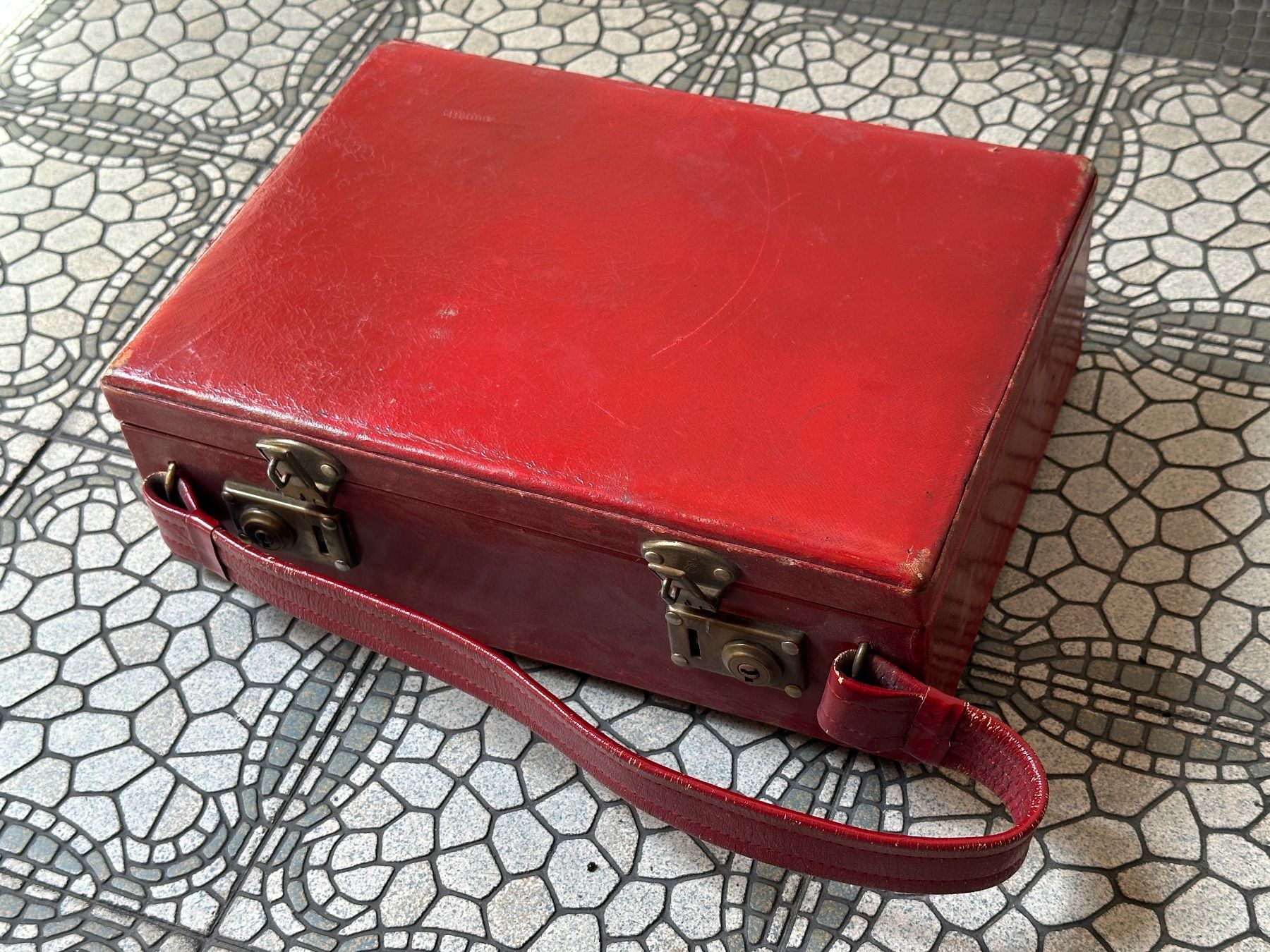 Valigie: Roter Leder Koffer von Fred Spillmann – Usato da Basel venduto da Trip_7 2