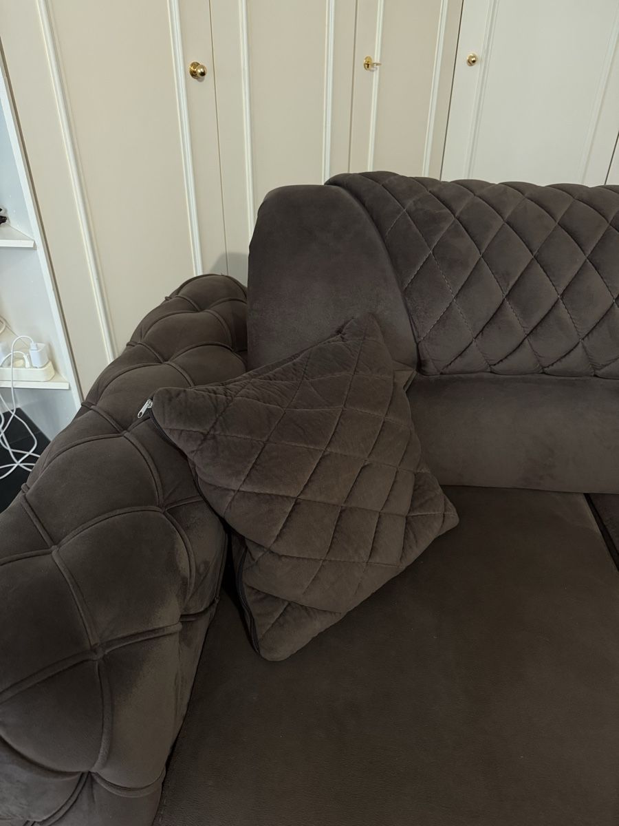 Divani: Brown Extendable Sofa – Like New Condition – Usato da Basel venduto da aur_xk5f 4