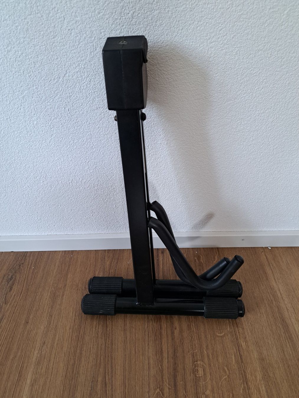 Strumenti musicali: E-Bass mit Ständer & Bag – Usato da Au SG venduto da tigergehtsurfen 8