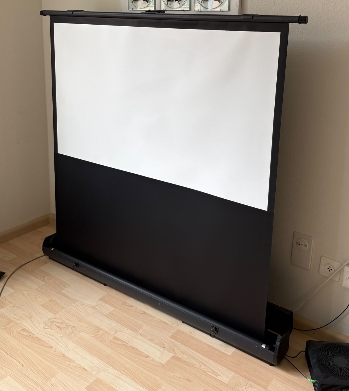 Home Cinema: Leinwand mobil und verstaubar – Usato da Basel venduto da lat_ldx9 1