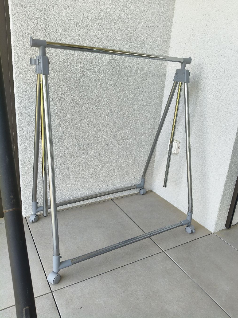 Guardaroba: Stander porte-habits réglable – Usato da Monthey venduto da lesaffairesdecamille 1