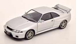 Nissan Skyline GT-R R33 1995-1998 RHD silber met.      1:24