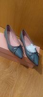 Ballerines en cuir couleur gris taille 37