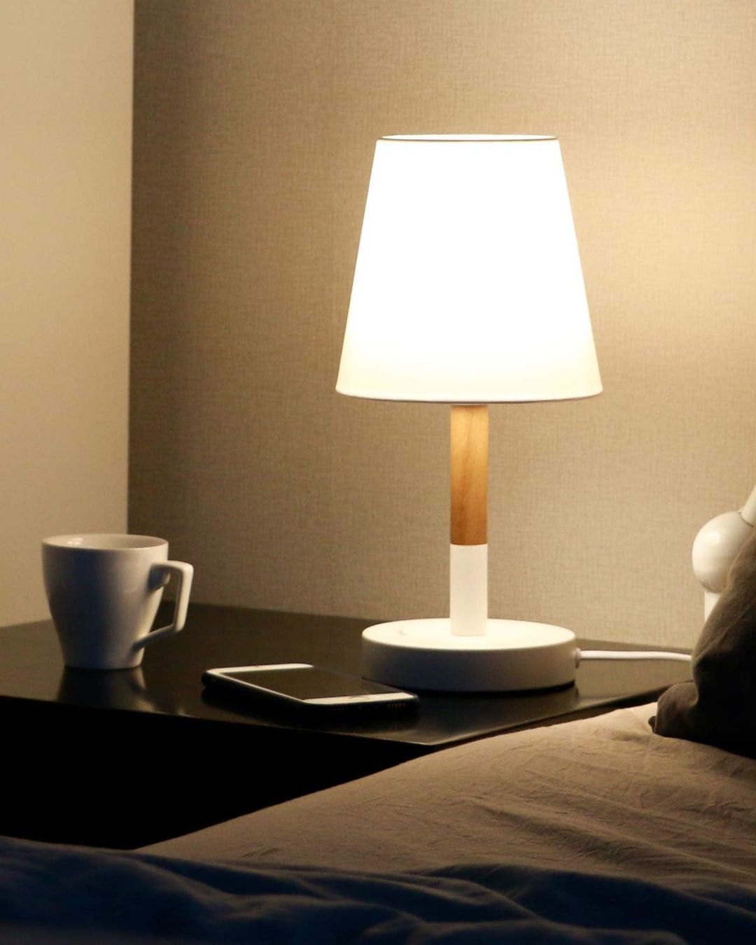 Lampade: 2er Set LED Nachttischlampe aus Holz – Nuovo e nell'imballaggio originale da Nuglar venduto da SaleRitter 2
