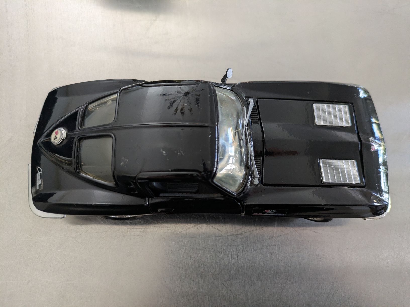 Chevrolet Modellini d'auto: Corvette Stingray 1:24 Modell Sammler Auto schwarz  – Usato da Ermatingen venduto da trendyquitaeten 5