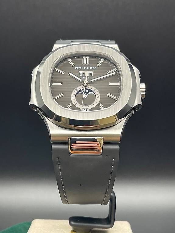 Patek Philippe Montres: Patek Philippe Nautilus Ref. 5726A-001 Year 2011 – D'occasion à Lugano par luganotopwatches 1