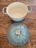 Le Creuset Bräter / Cocotte Blume Sea Salt 26 cm / NP: 495.-