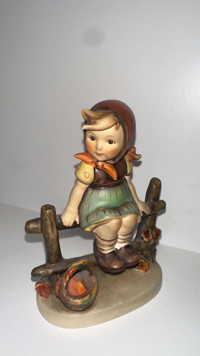 Hummel Statuette: Hummel Figur 112/1 Mutter‘s Liebste – Usato da Brig venduto da Invert 2