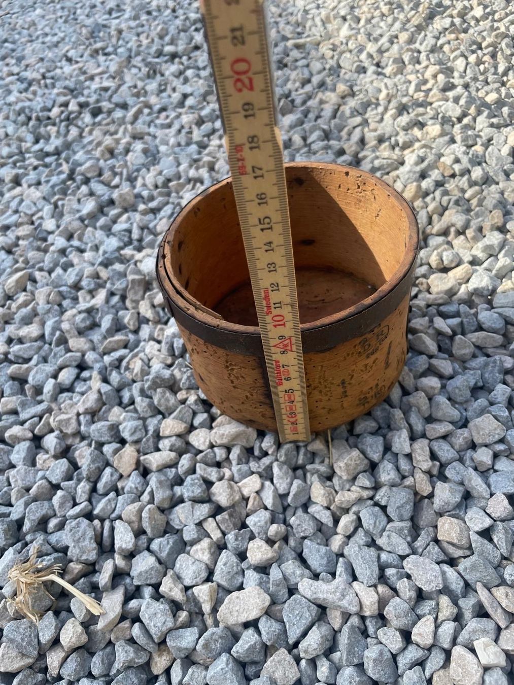 Alle Werkzeuge: Boisseau mesure grain ancienne bois – Gebraucht aus Lajoux JU von Briard0 1