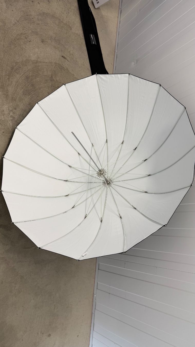 Elinchrom Flash: Elinchrom Umbrella Deep White 105 cm – Usato da Zürich venduto da guille.arg 2