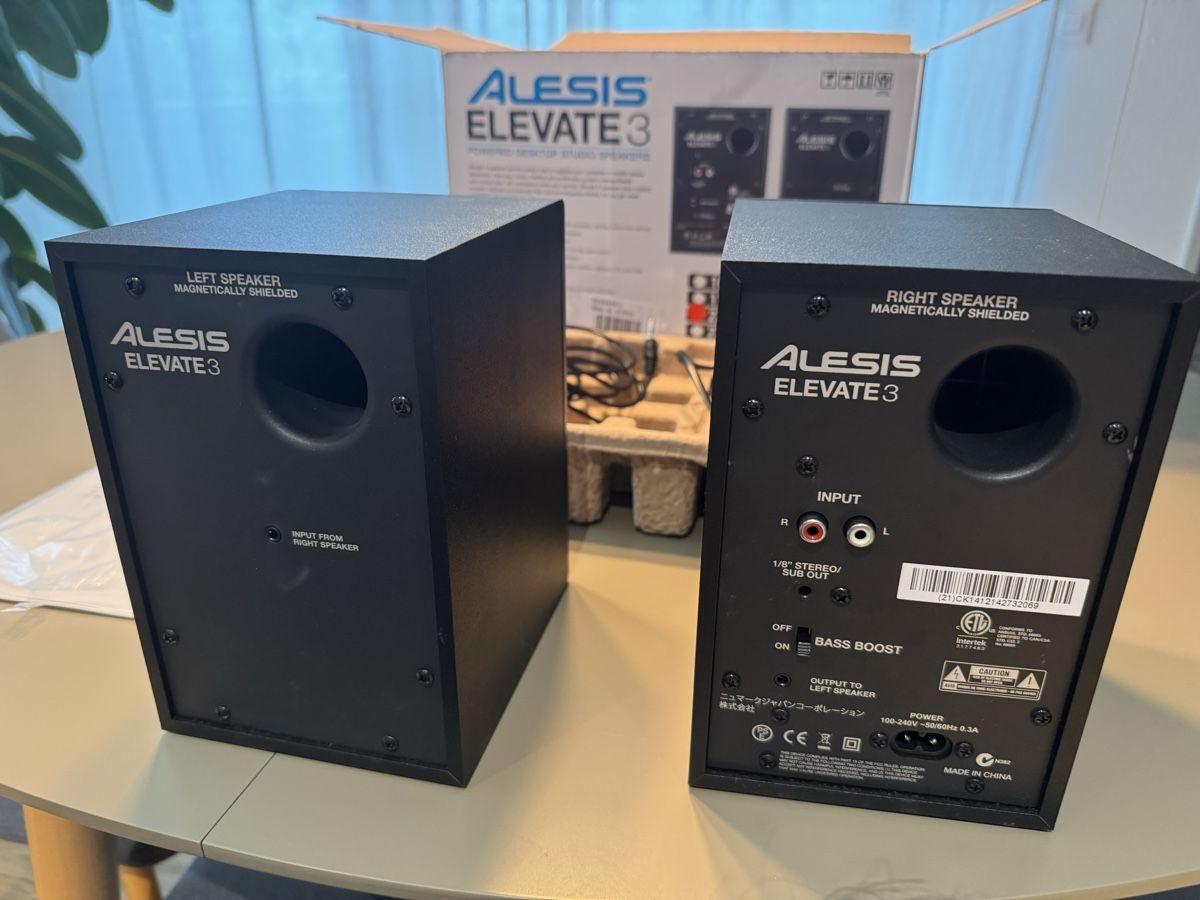 Alesis Casse acustiche: Alesis Elevate 3 aktive Studio-Lautsprecher, CH-Stecker, top – Usato da Kloten venduto da Gerecapelli 1