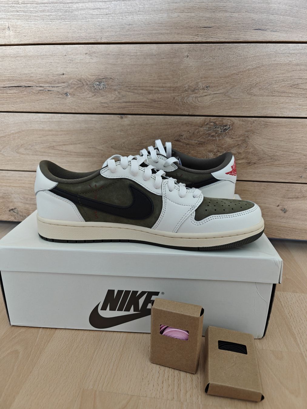 Jordan Herrenschuhe: Jordan 1 low Travis Scott Medium Olive – Neu und originalverpackt aus Zofingen von EugenSpb 2