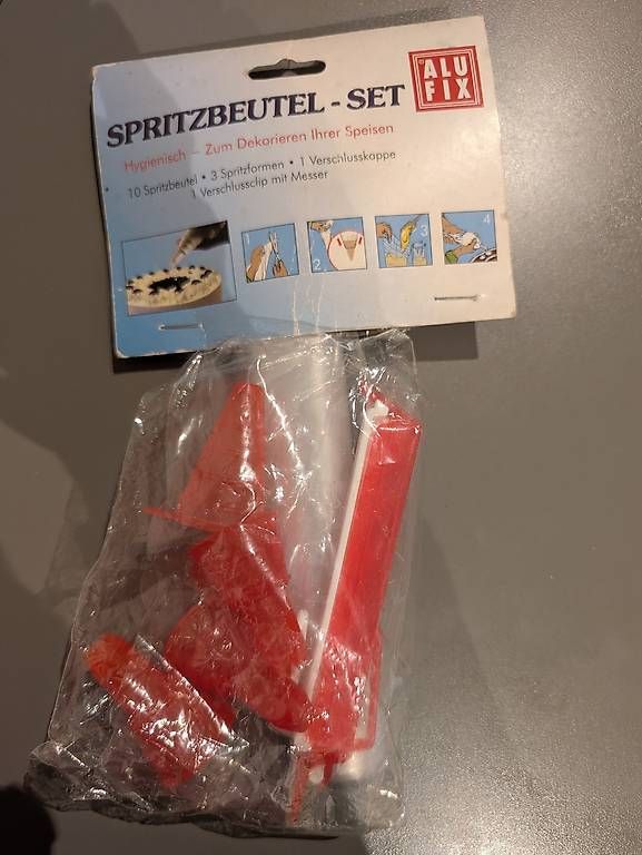 Moules à gâteaux: Spritzbeutel Set – D'occasion à Luzern par Quy