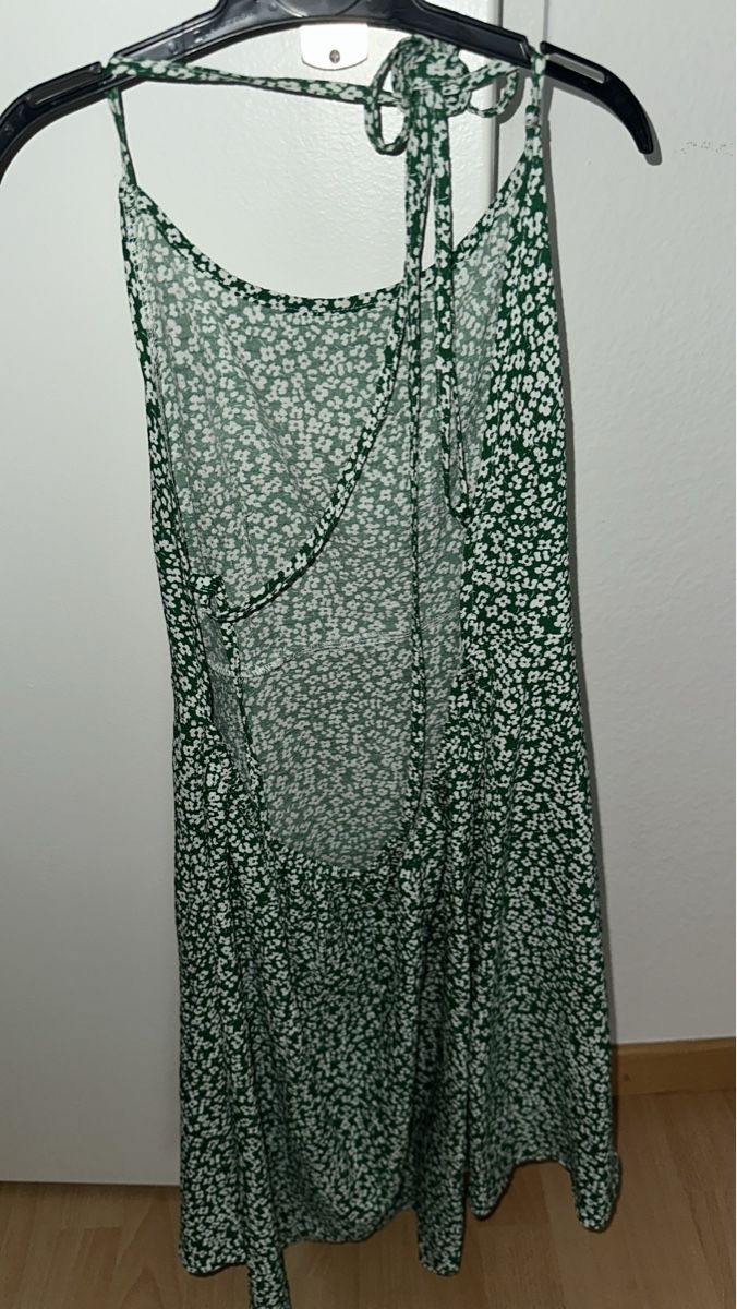 Shein Vestiti: Robe d'été verte à fleurs, dos nu - Taille M – Usato da Bülach venduto da sar_j6bk 1