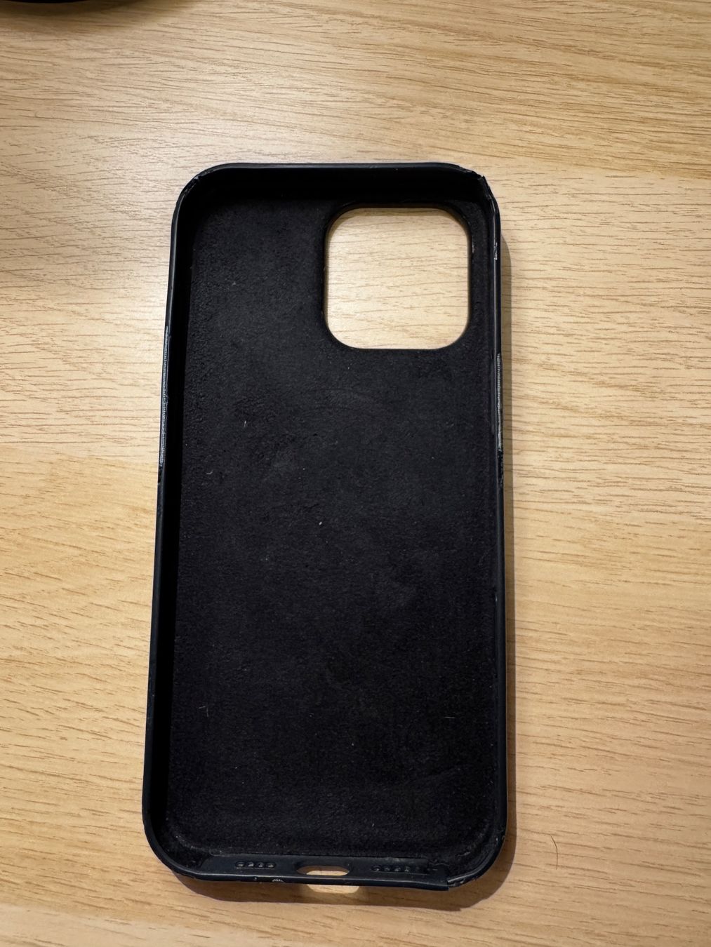 Apple Cover & Protezioni schermo: iPhone 16 Pro Max Hülle Silikon Schwarz – Usato da Zürich venduto da fresh0001 4