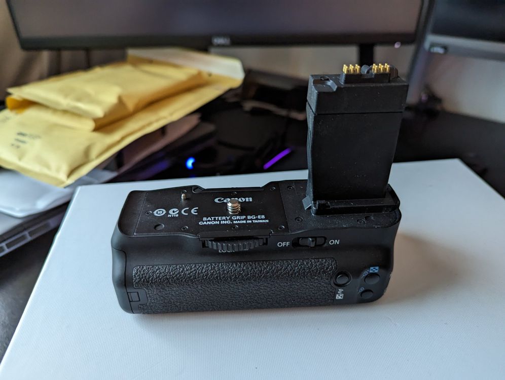Canon BatteryGrip BGE8 Kaufen auf Ricardo