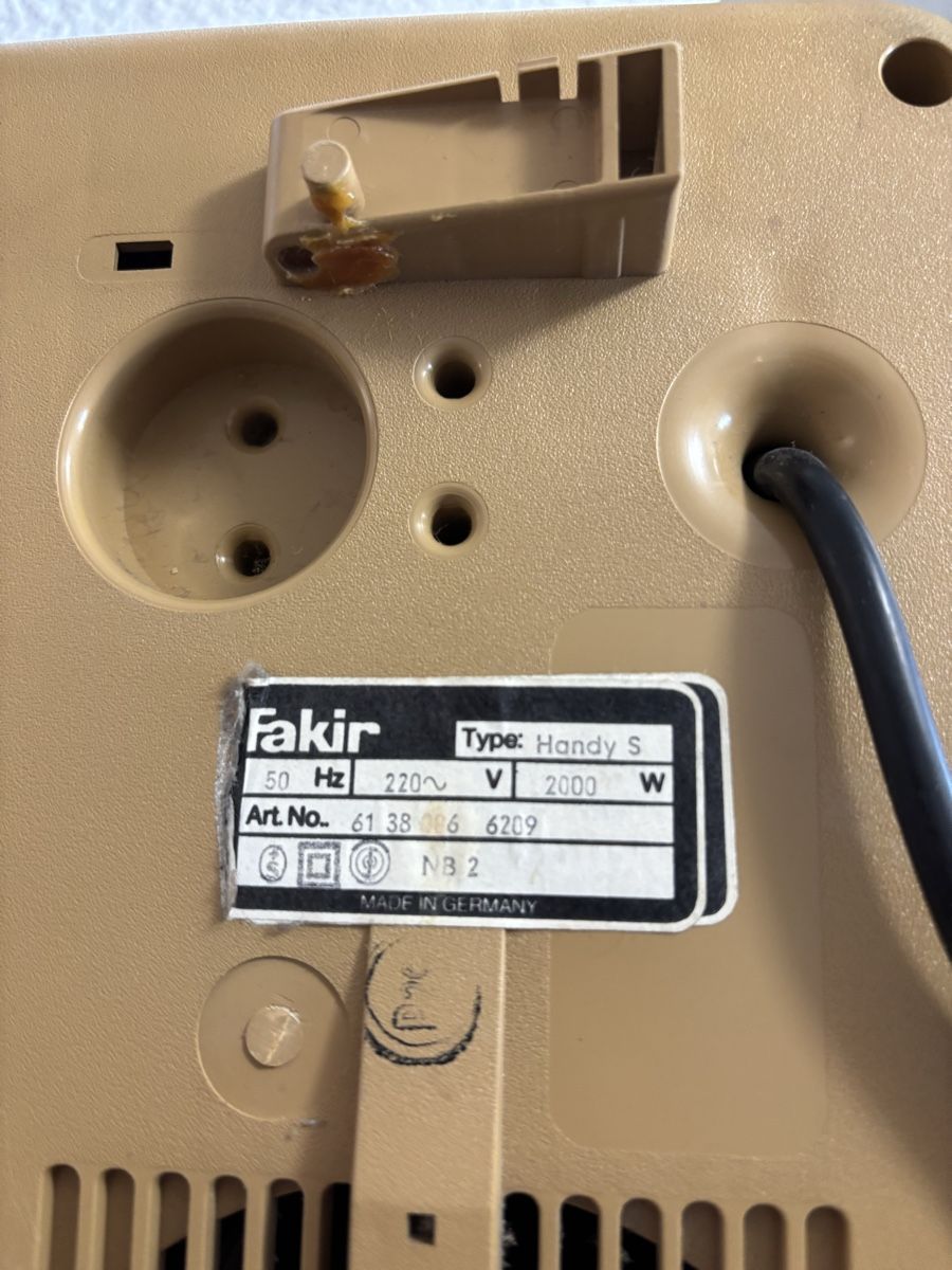 Radiatori: Elektro Heizofen Fakir – Usato da Hinwil venduto da Spazzo 2