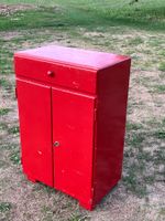 Rotes Möbeli 70 er Jahre
