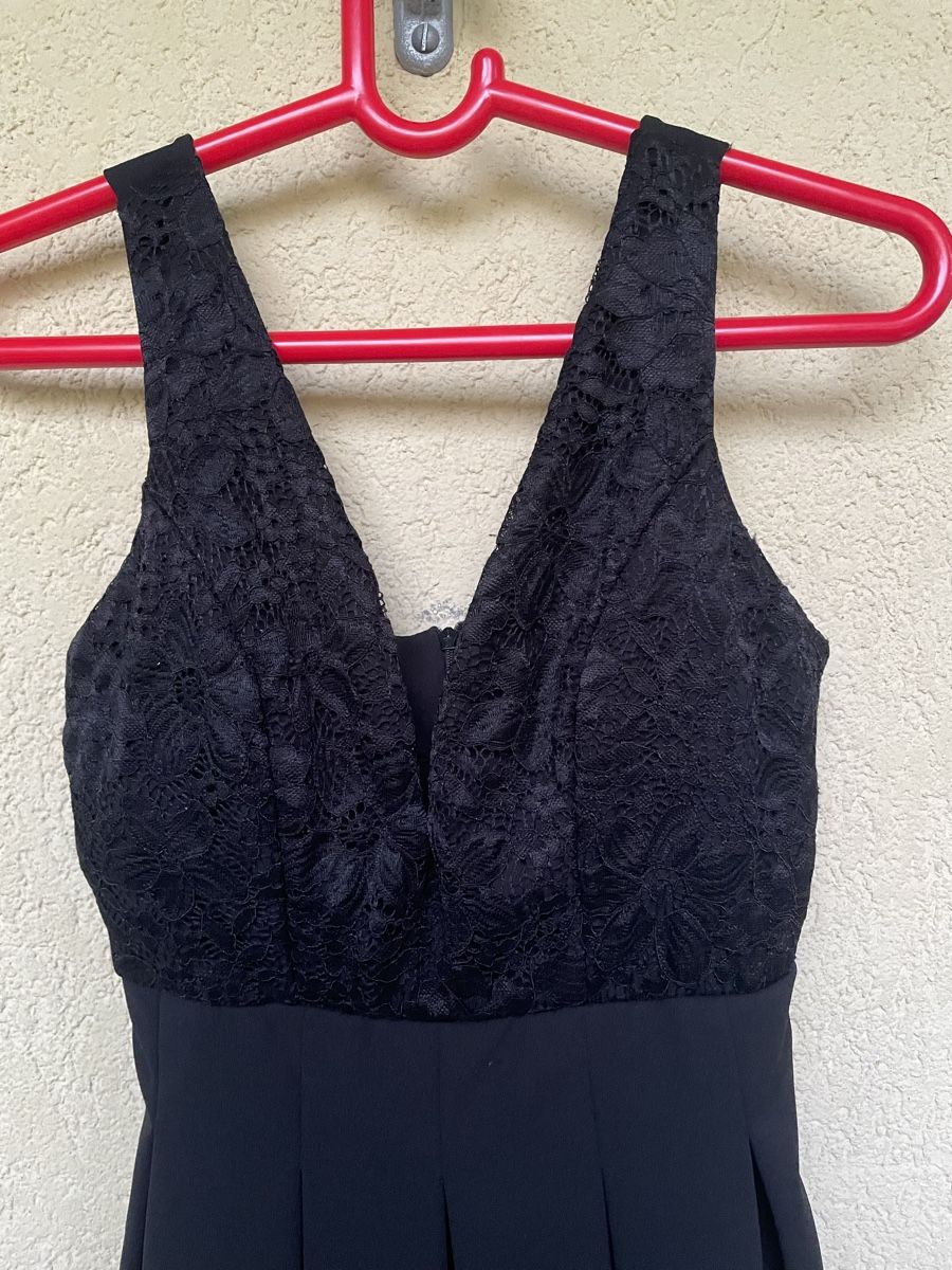 Kleider: Elegantes schwarzes Kleid mit Spitzenoberteil Gr. S – Gebraucht aus Au/ZH von markthallerapperswil 1