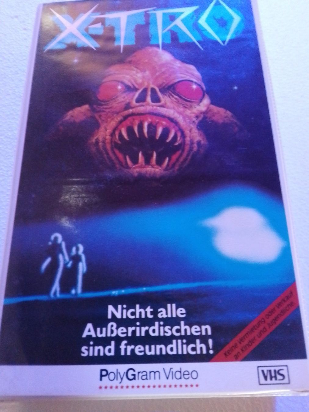 Tutti i VHS: X-TRO Nicht alle Außerirdischen sind freundlich! VHS – Usato da Remetschwil venduto da Privatflohmi