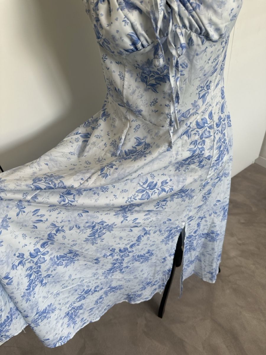 Kleider: Kleid Blumenmuster blau weiss Grösse S – Gebraucht aus Dietikon von vithya88 3