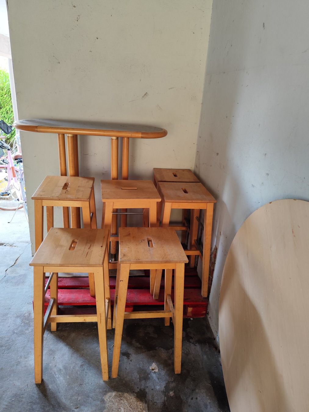 Set di tavolo e panche: Tish Bar Set mit Stülhe – Usato da Basel venduto da gasttrans