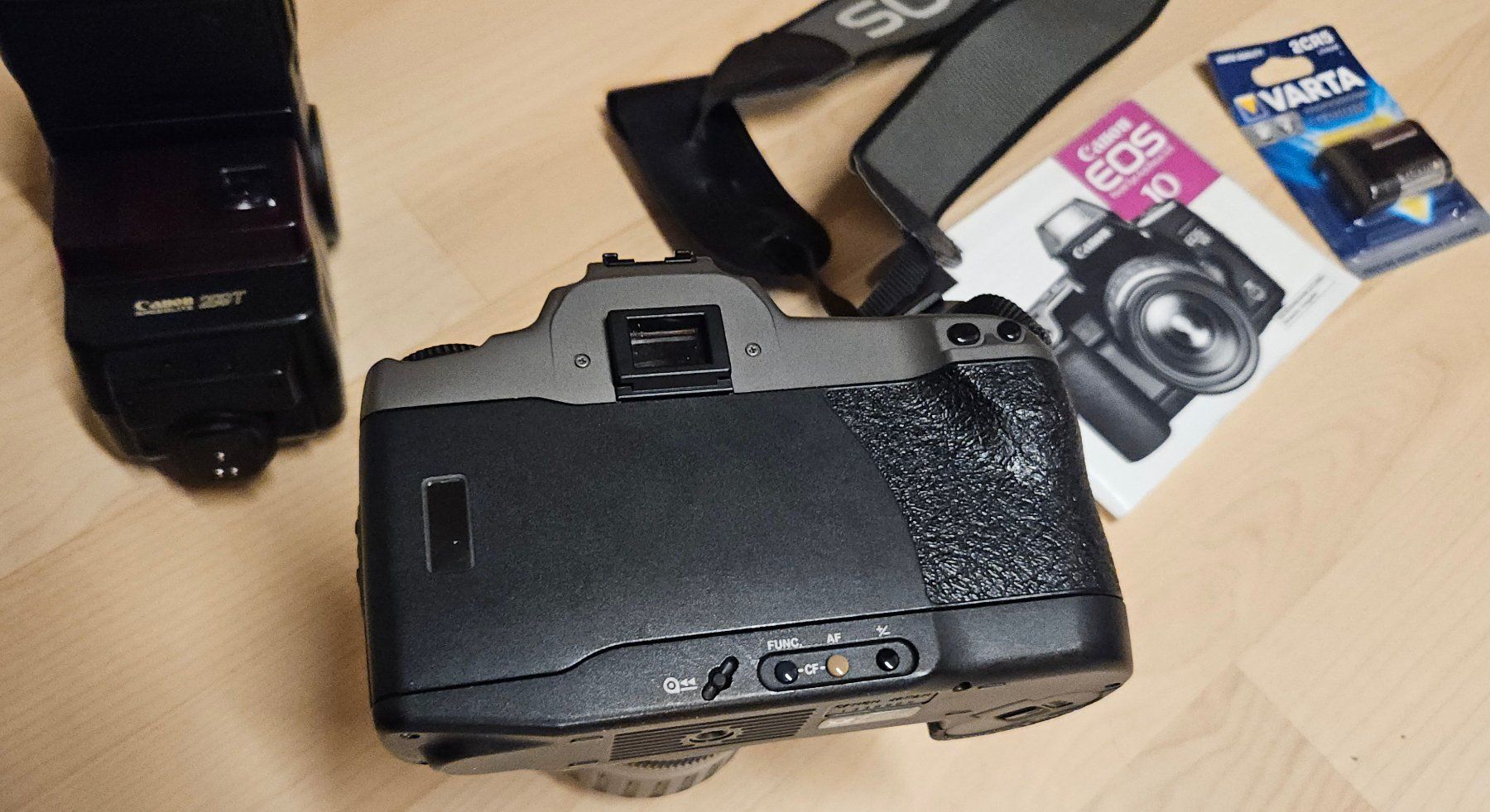 Canon Fotocamera: Canon EOS 10 Obj.35.135mm Blitz Can.Speedlite 299T – Usato da Zwillikon venduto da Funfun 2