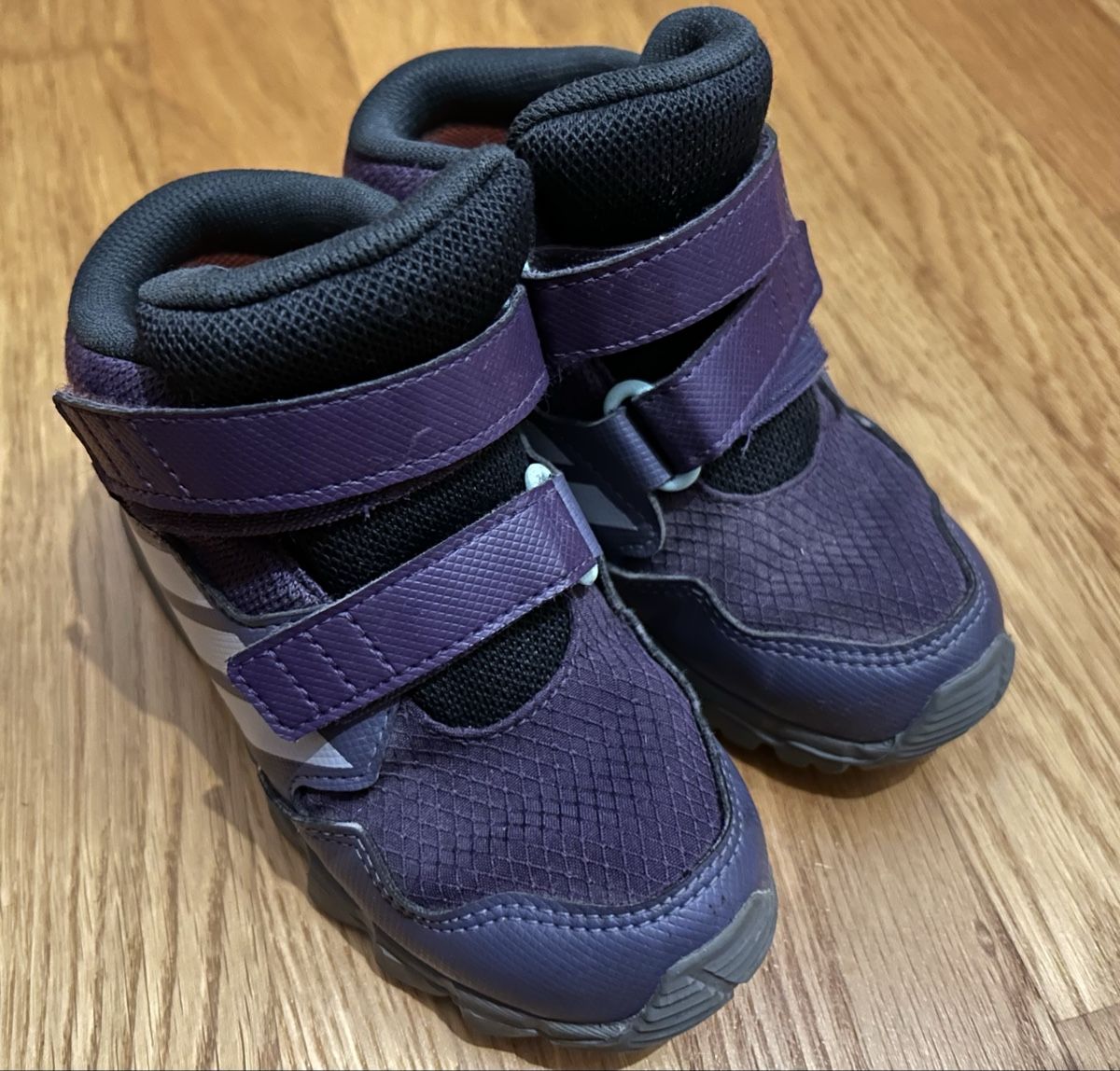 Adidas Chaussures garçon: Adidas Terrex Gore-Tex Wanderschuhe Grösse 26.5 – D'occasion à Lenzburg par Veidnolya