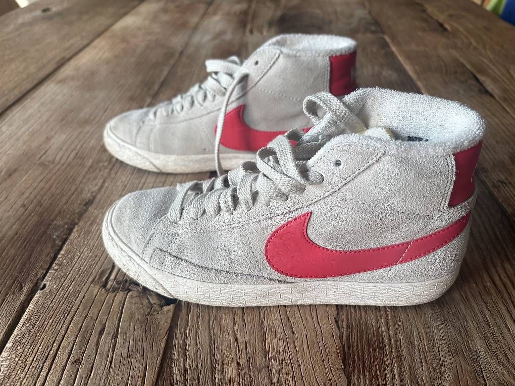 Damenschuhe: Sneaker von Nike 36.5 – Gebraucht aus Ried b. Kerzers von Yomue