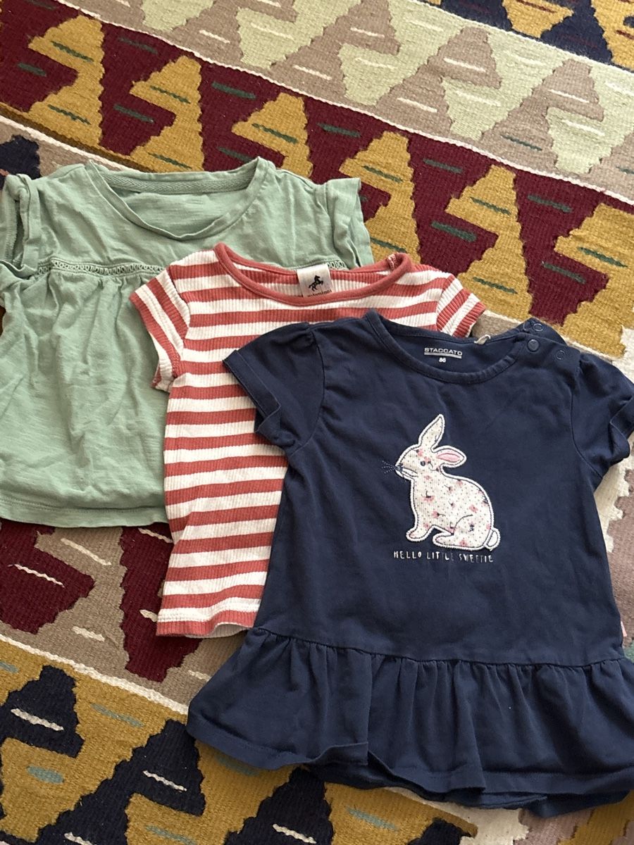 Camicette, T-shirt & Top: 3 summer Tshirts size 86 – Usato da Basel venduto da dia_57tl