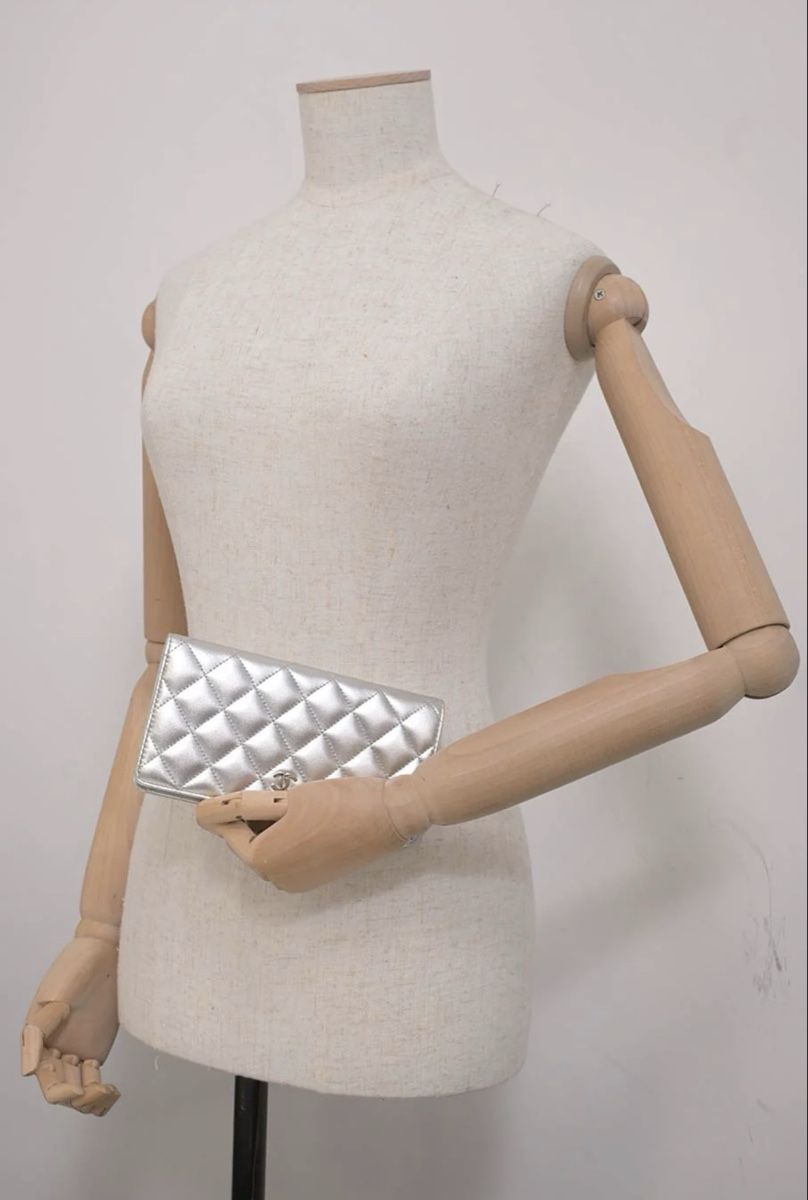 Chanel Portemonnaies: Original Chanel Long Wallet – D'occasion à Zürich par Mariposa2004