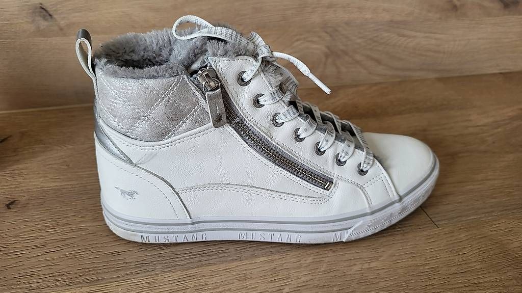 Mustang Scarpe da donna: Baskets chaudes blanches Mustang fourrées 40 comme neuves – Nuovo (secondo la descrizione) da Trélex venduto da emm_rz7g 1