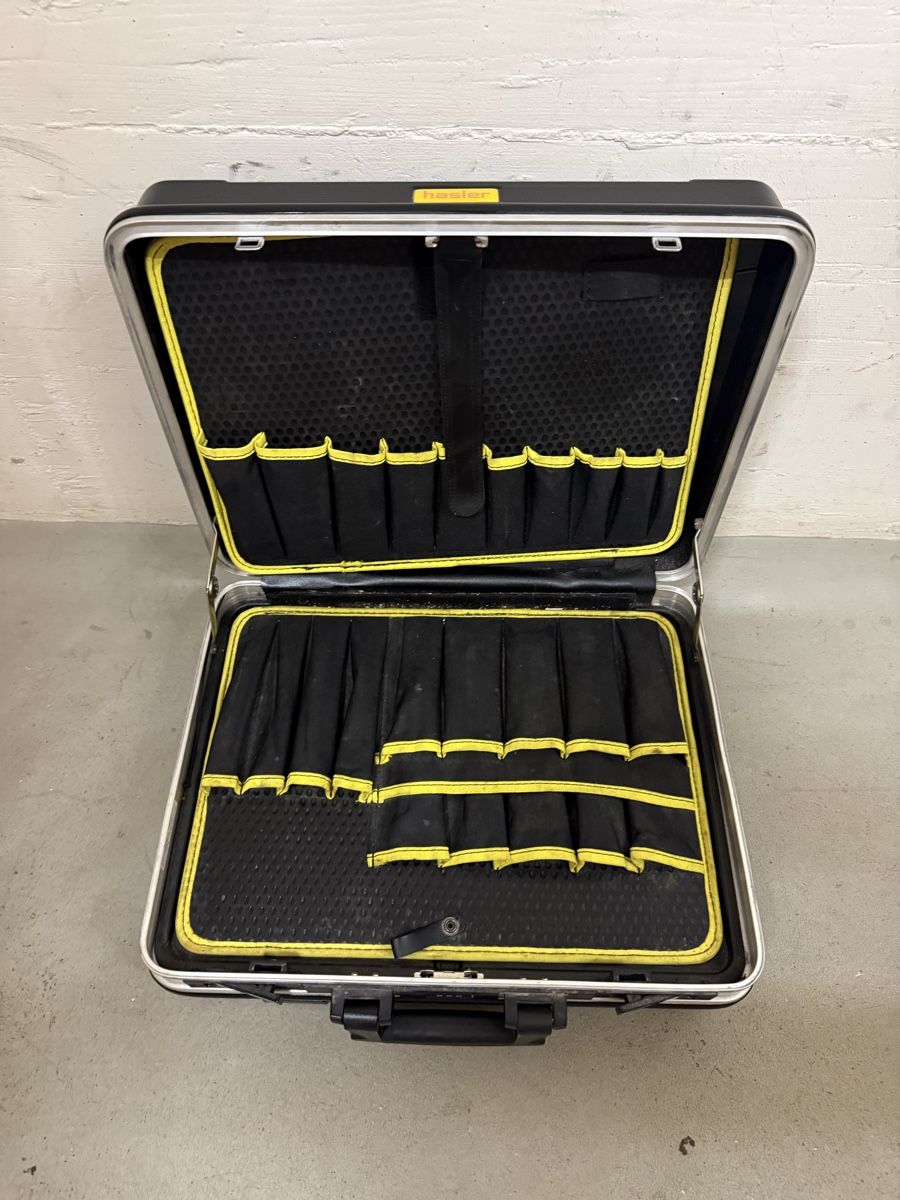 Valises de voyage: Werkzeugkoffer – D'occasion à Neerach par NMRei