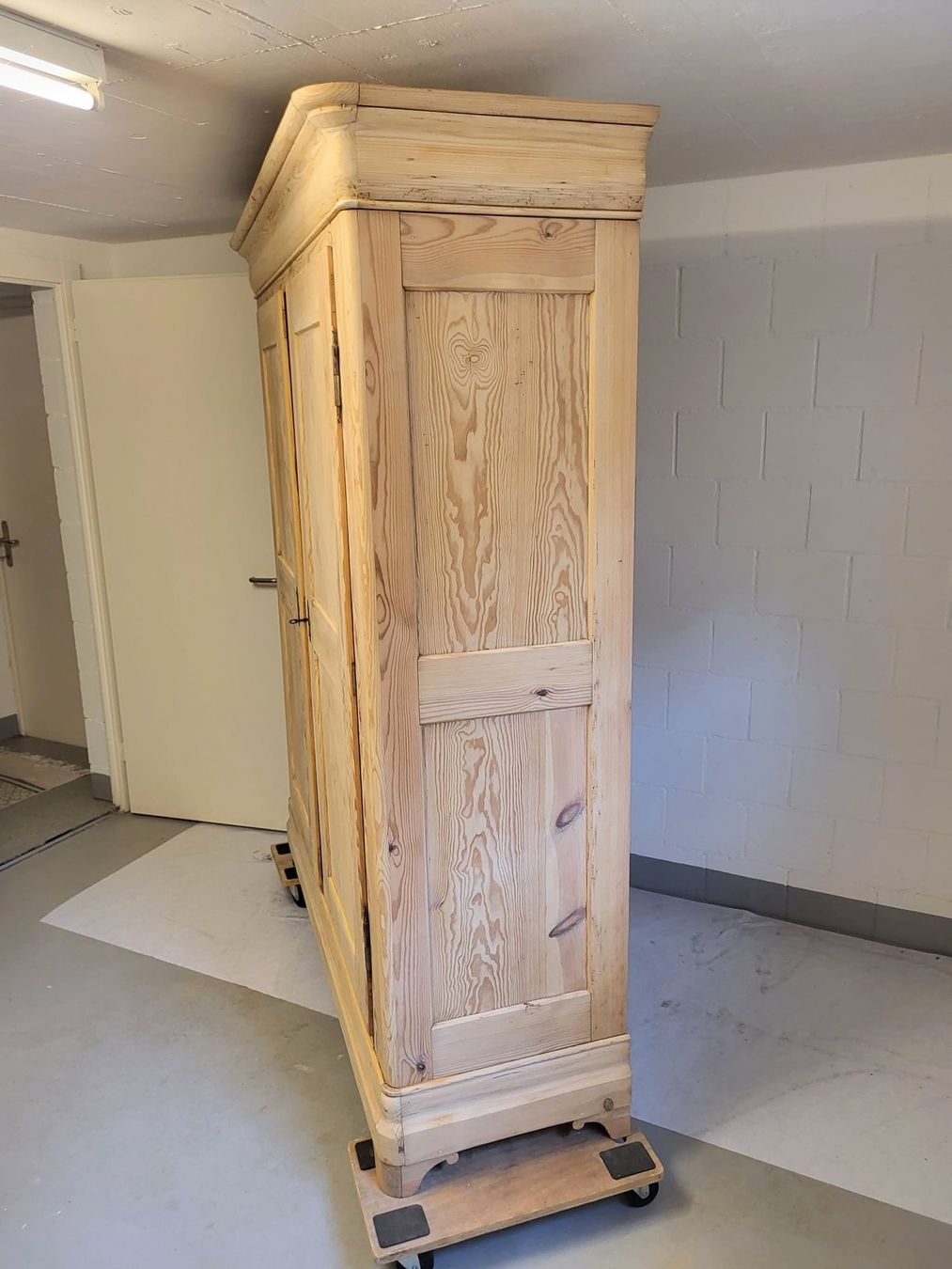Schränke: Wunderschöner antiker Schrank restauriert – Gebraucht aus Hofstetten SO von famburgert 2