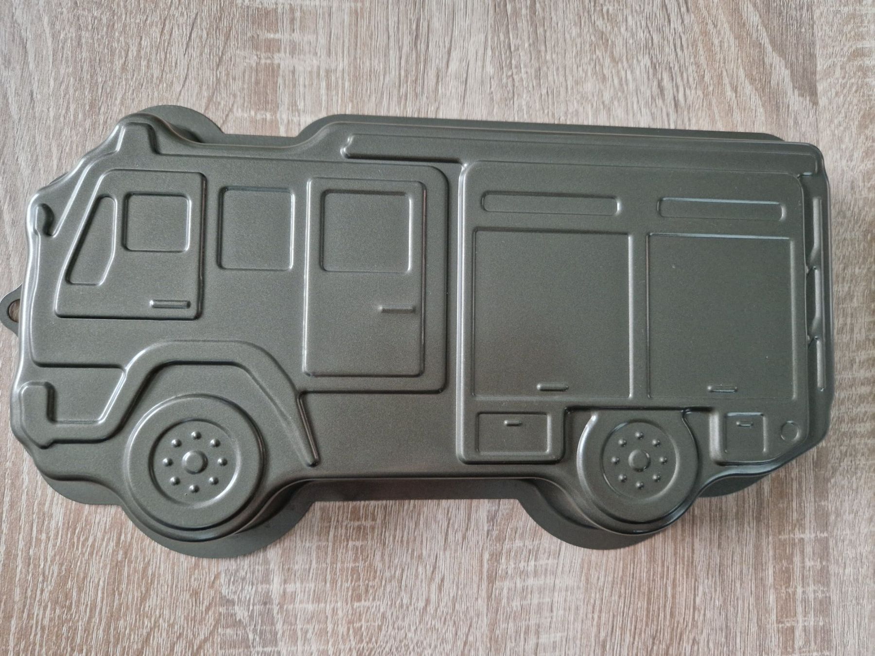 Teglie da forno: Backform Feuerwehrauto – Usato da Rebstein venduto da Ajs_Toy_Palast_1 1