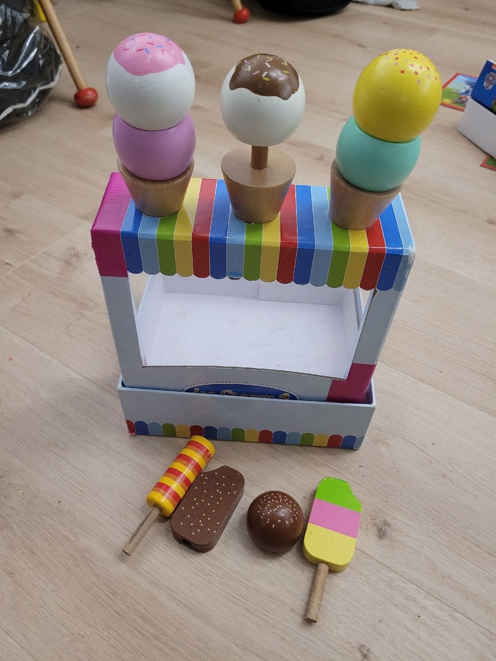 Spielzeuge: Glace Stand – Gebraucht aus Lupsingen von sta_wgg5