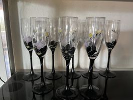8 Champagnergläser floral schwarz und lila neuwertig