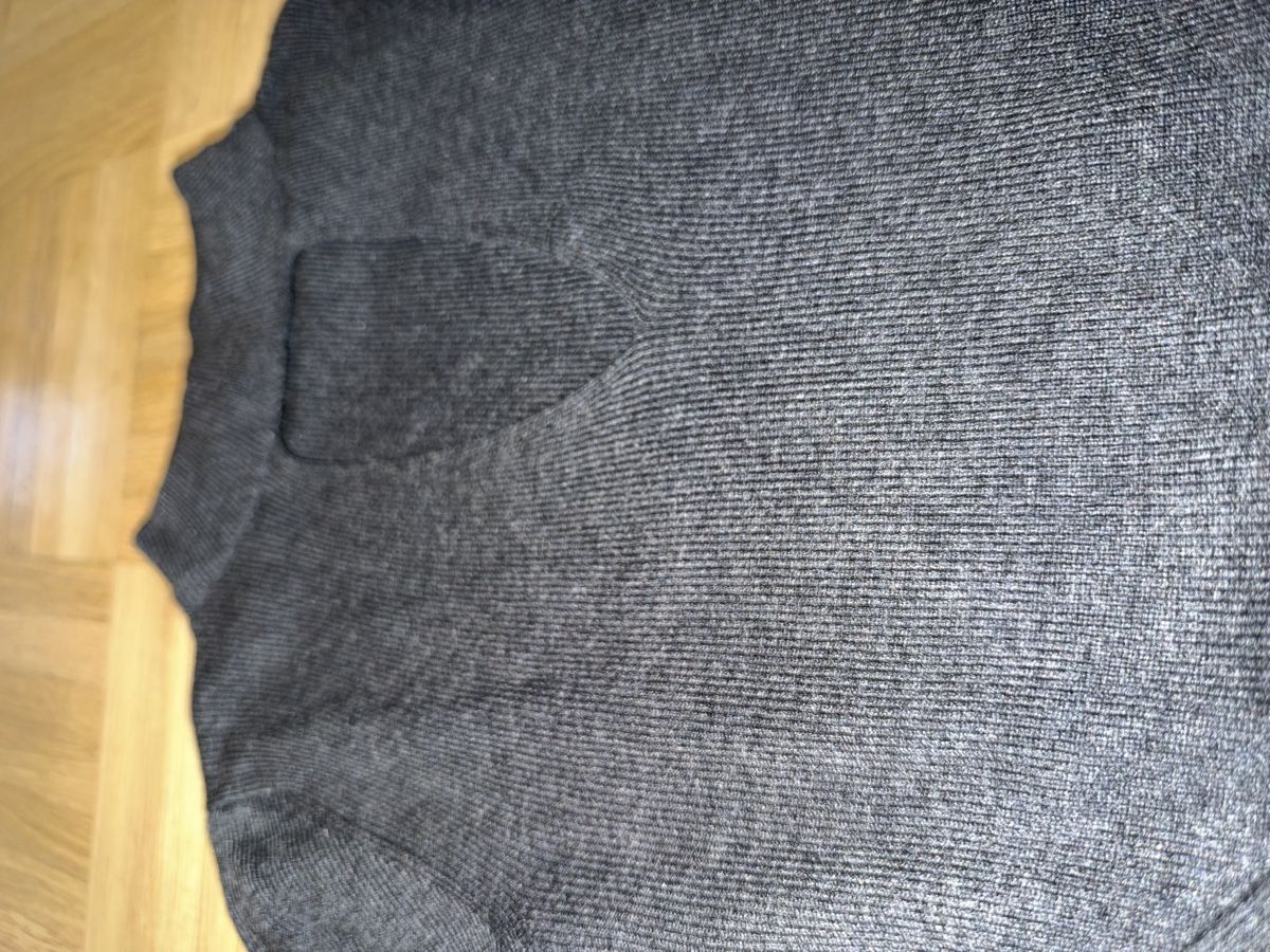 Pulls & Sweat-shirts: Neu Pullover dunkelgrau – Neuf (Voir description) à Biel/Bienne par Peeeep10 3