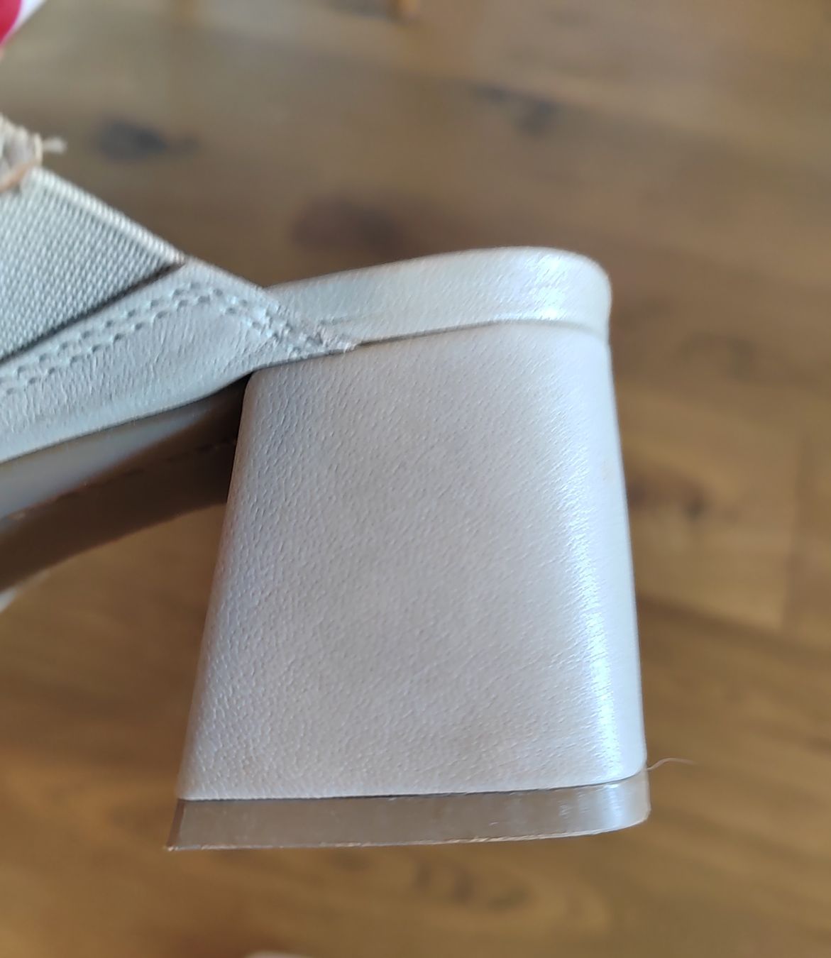 Scarpe da donna: echtes Leder in hellem Beige – Usato da Hinwil venduto da Fabiou 2