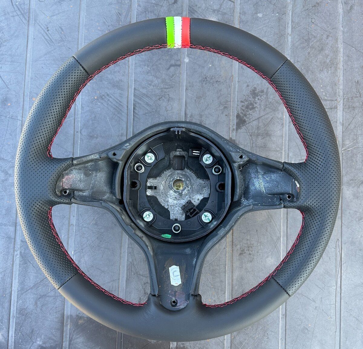 Alfa Romeo Tutti pezzi di ricambio auto: Neues leder Lenkrad Alfa Romeo 159 – Nuovo (secondo la descrizione) da Auw venduto da Neo_z2rq 1