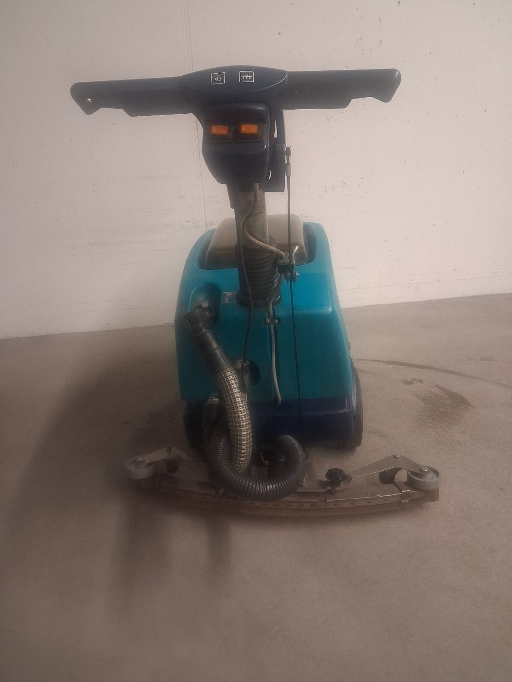 Wetrok Tutte le macchine: scheuersaugmaschine  wetrok  scrubo  E 230-240 v – Usato da Wohlen AG venduto da ang_xy8w 3