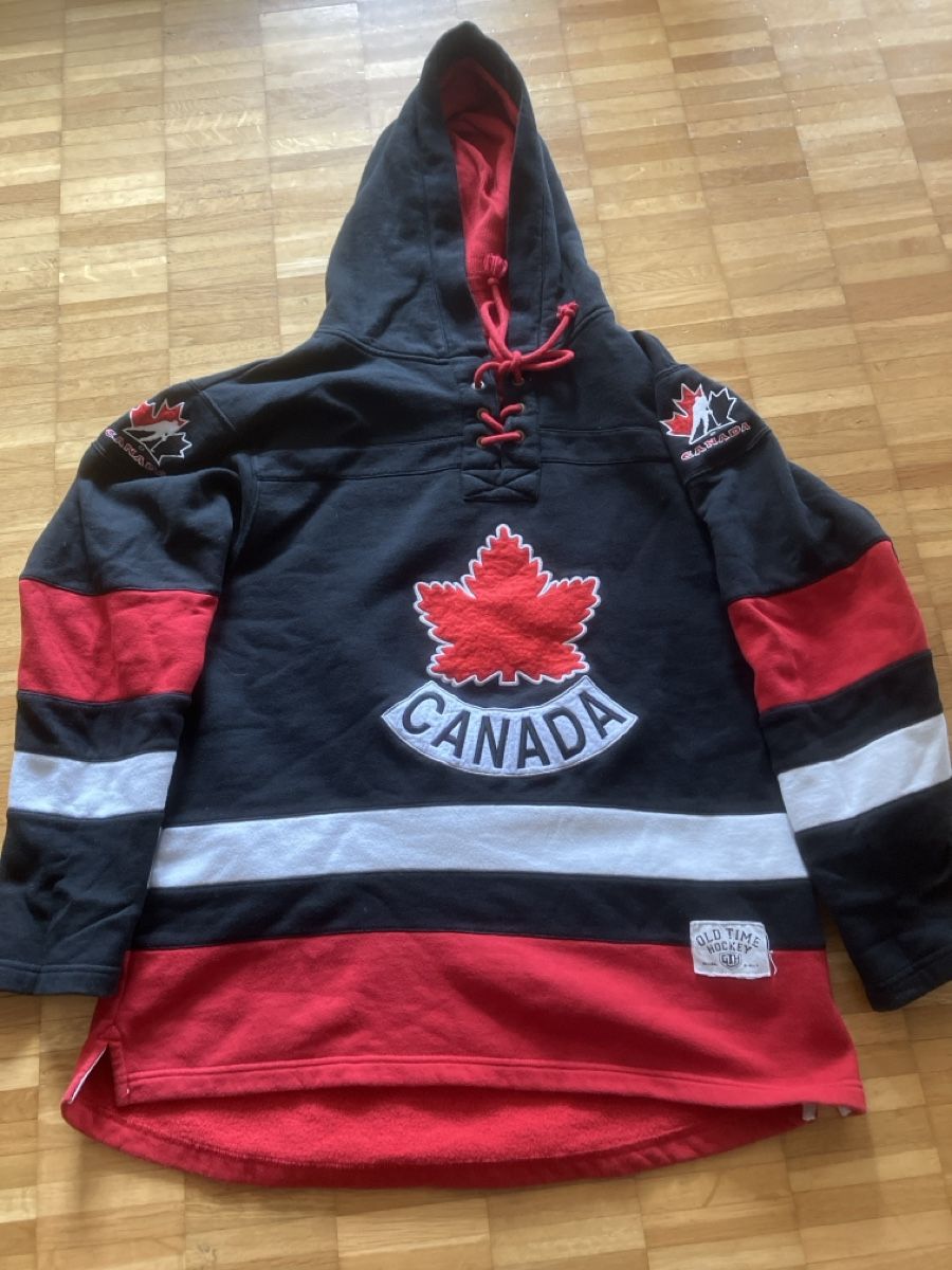 Pullover & Sweatshirts: Canada Hoodie – Gebraucht aus Steffisburg von muggenstutz31