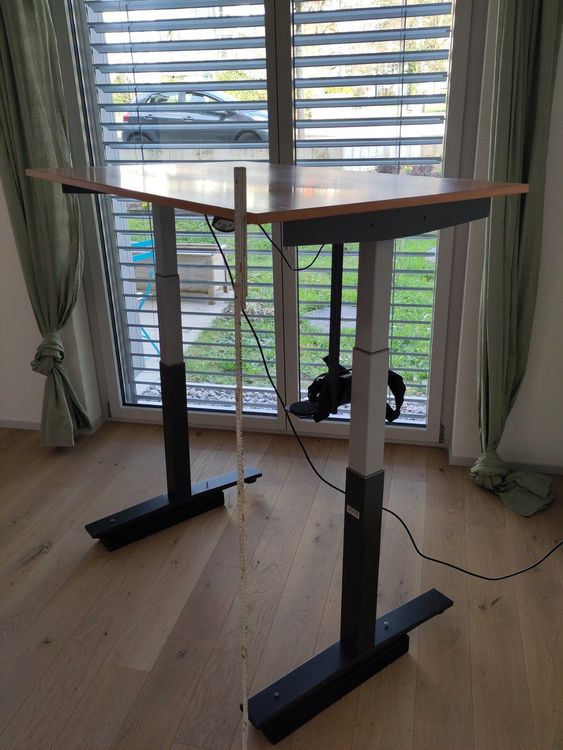 Scrivanie: Schreibtisch  Elektrisch Höhenverstellbar – Usato da Aarwangen venduto da Bbossi 4