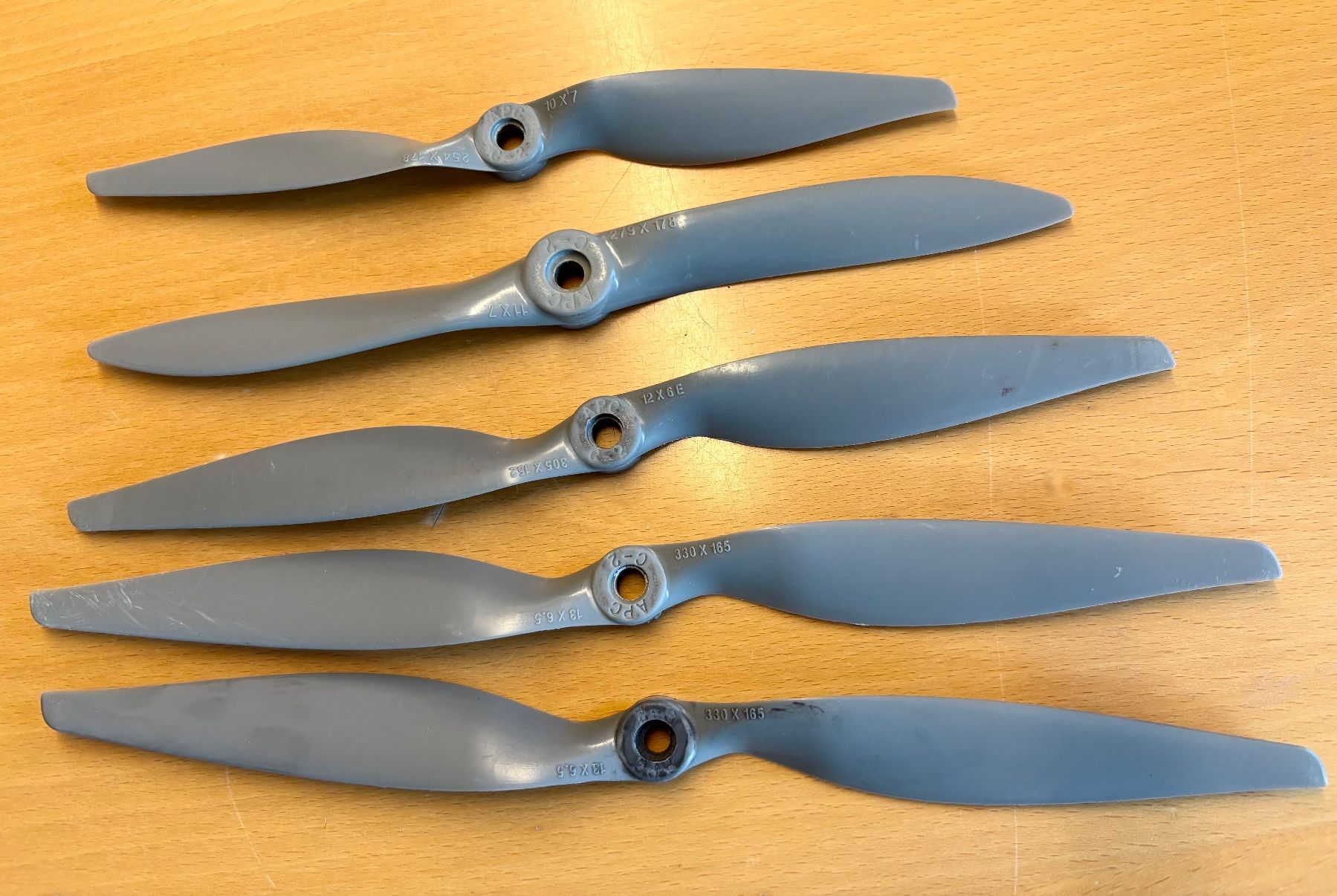 RC Modellbau: 5 St. APC Propeller. Elektro, 4 Grössen – Gebraucht aus Rothrist von Modelfan 1