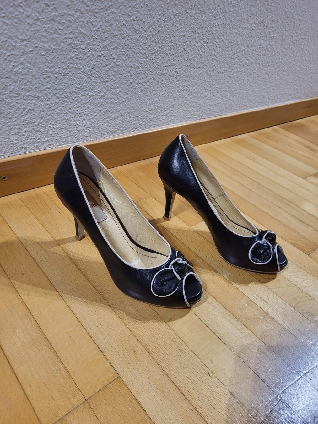 Chaussures femmes: Echtes Leder – D'occasion à Schaffhausen par yagiyagi01