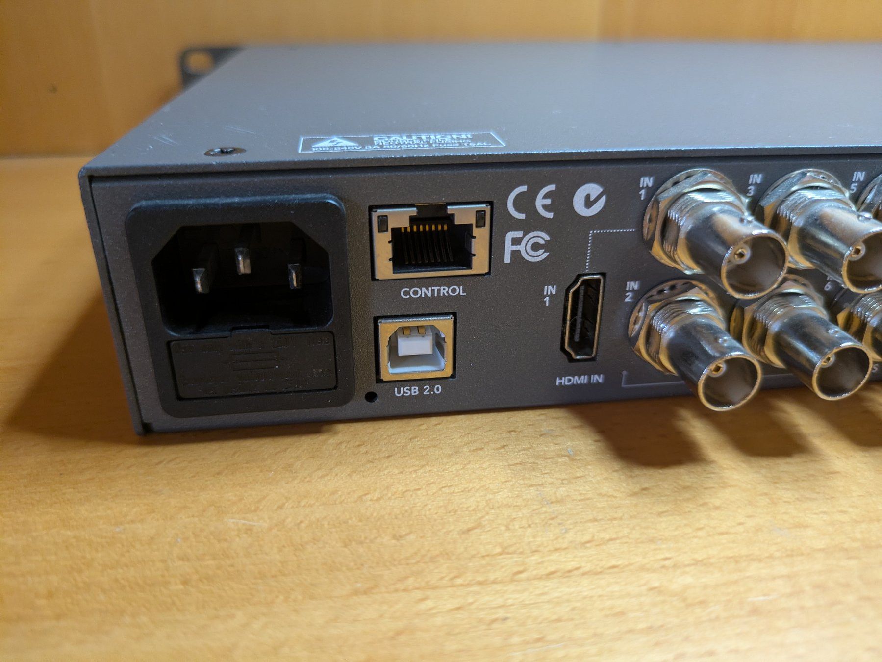 Blackmagic Console di mixaggio: Blackmagic Design ATEM 1 M/E Production Studio 4K – Usato da Neerach venduto da ciegolink 4