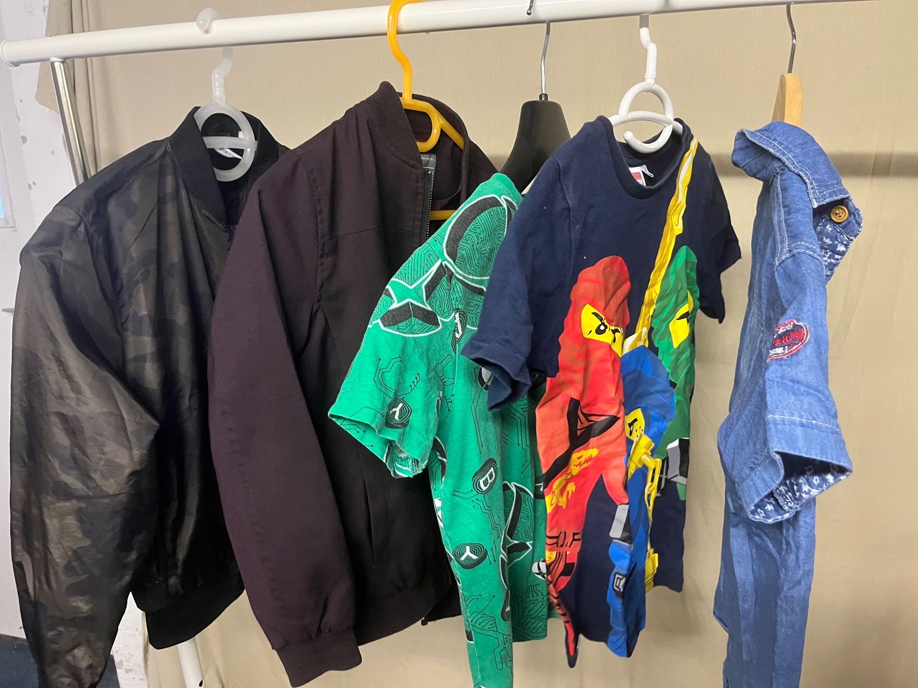 Lotti & Set di vestiti: Junge Kleider Paket: 122/134 ; 10 Stück – Usato da Zürich venduto da Proton_Slit 1