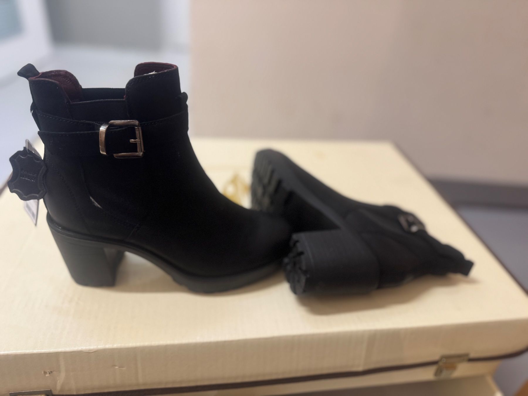 Chaussures femmes: Bottines – Neuf (Voir description) à Nyon par gen_729p