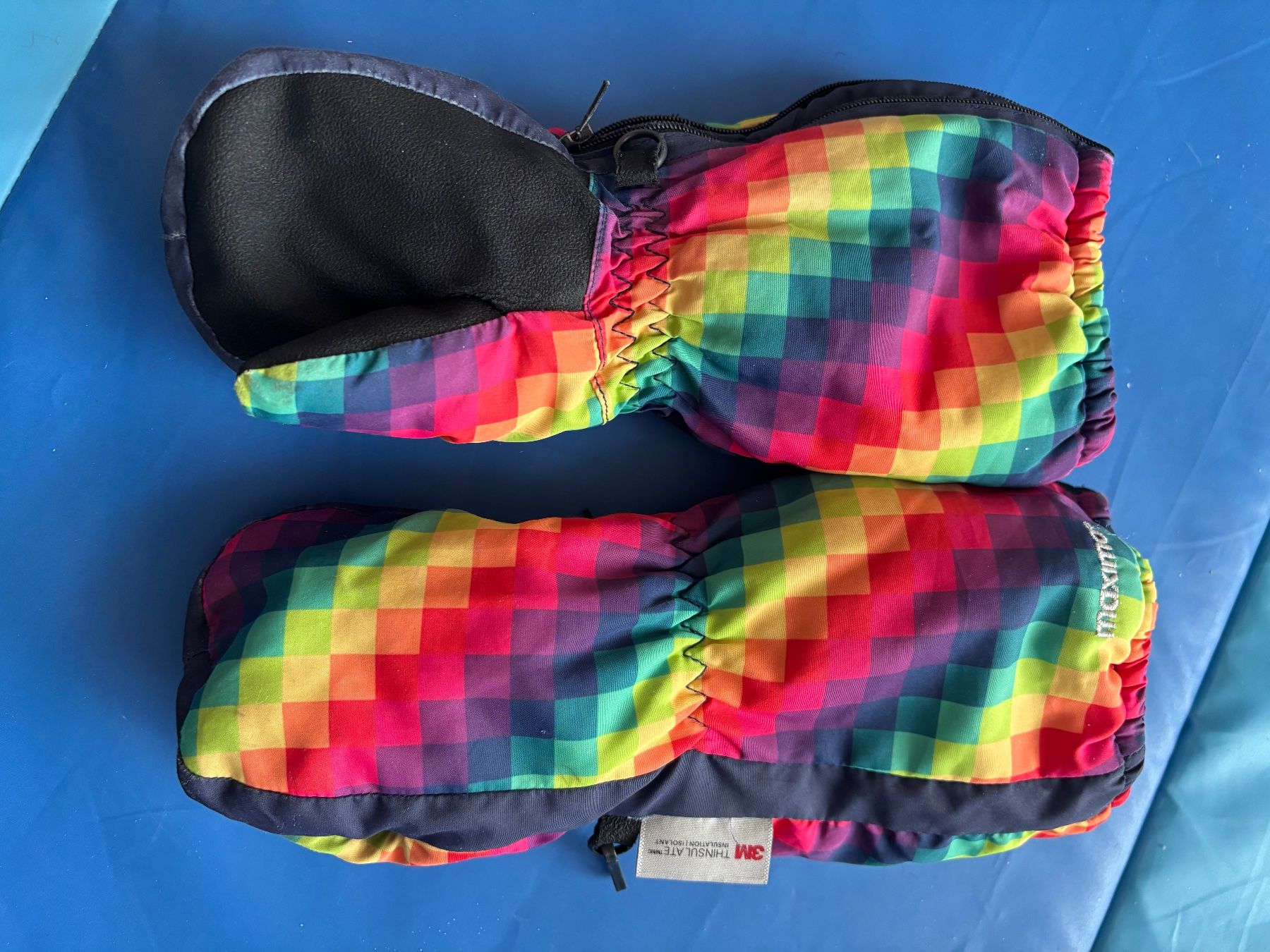 Altro abbigliamento per bambino: Winter Fausthandschuhe Maximo Regenbogen Gr. 2, 3-4 Jahre – Usato da Herzogenbuchsee venduto da MoLa85